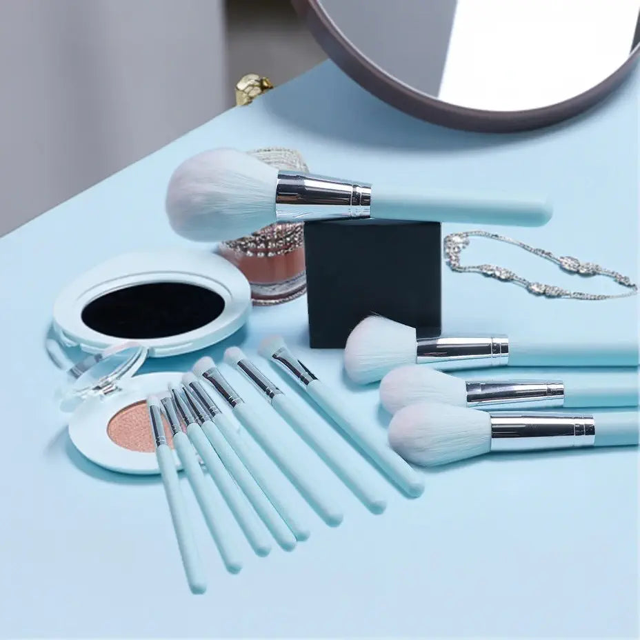 Elegant ROSLET wooden handle beauty brushes for professional makeup looks