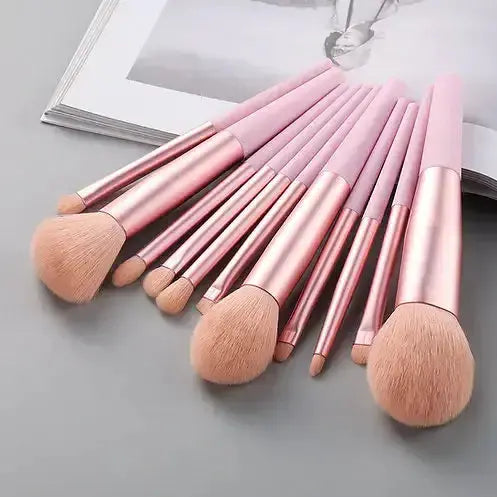 Lightweight professional makeup brushes for seamless makeup application