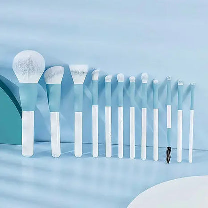 Lightweight professional makeup brushes for smooth makeup application in India