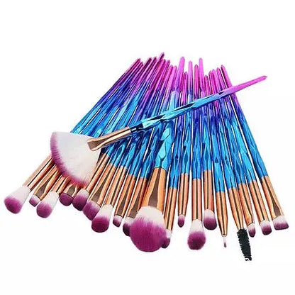 Precision eye makeup brushes for eyeliner and concealer application