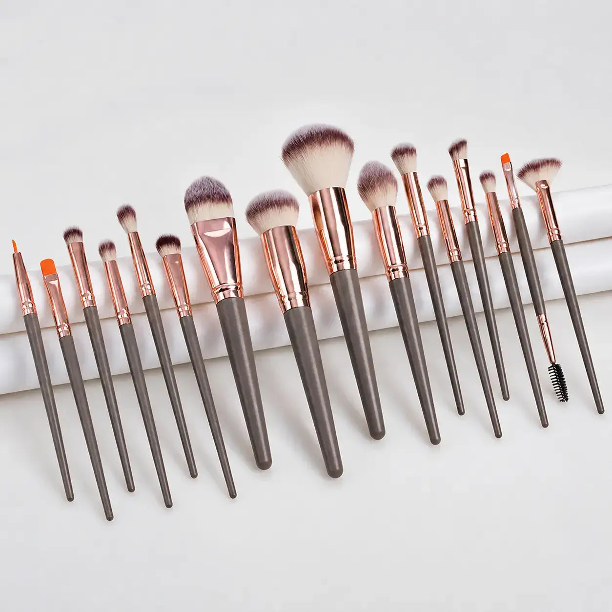 Premium soft blending makeup brushes for contour blush and powder application