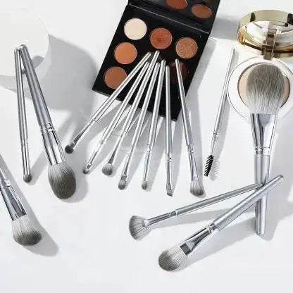 Soft professional beauty brushes for contour and blush application